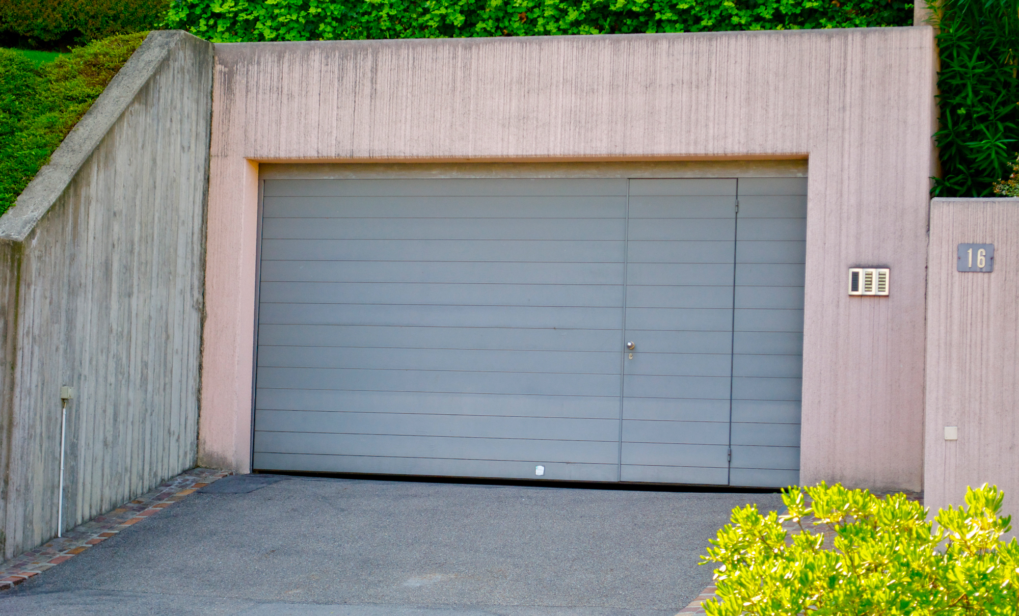 Garažna vrata se danes že močno razlikujejo med sabo